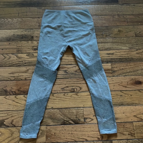 Fabletics size XS light grey mesh leggings - Picture 1 of 3